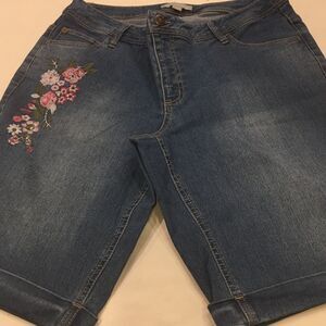 NWT Woman Within Shorts size 12W embroidered floral 5 pocket never worn …